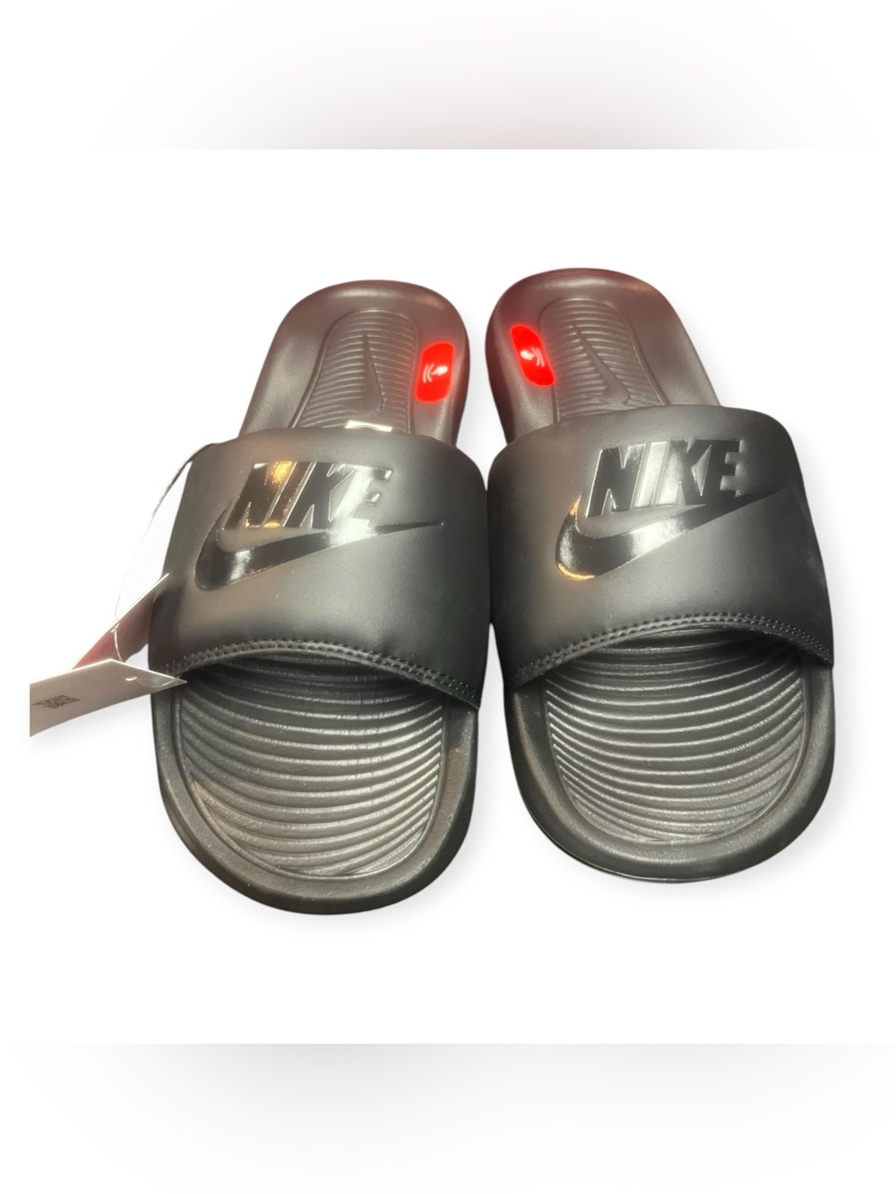 Sz 8 Nike Victori One
Men's Slides